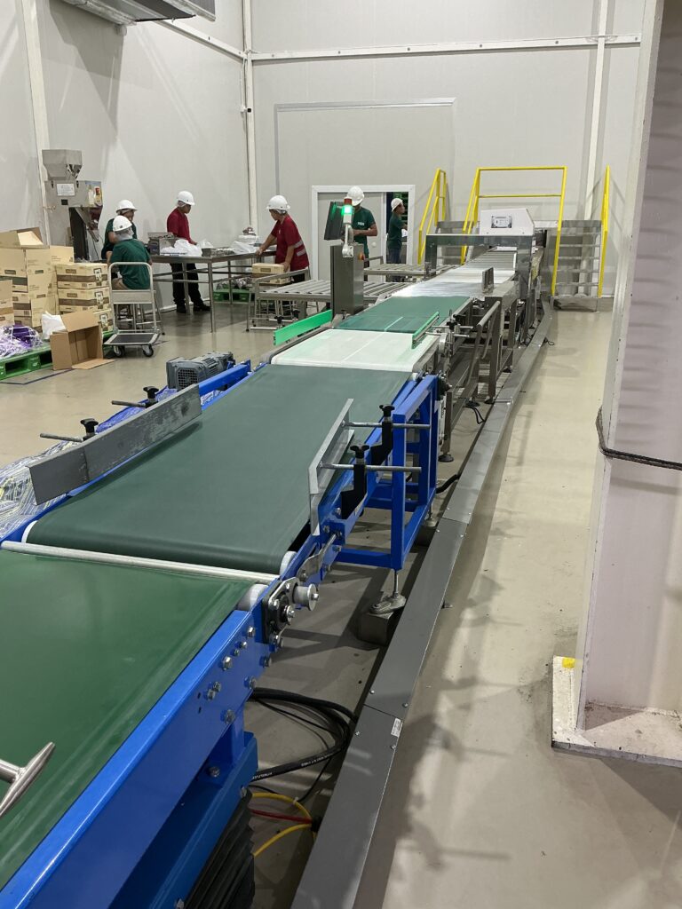 ระบบสายพานลำเลียงอาหารสัตว์ภายในโรงงาน Sun Operation