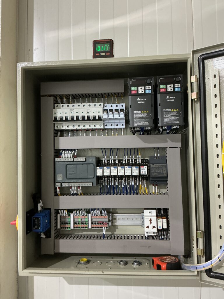 ตู้ Conveyor Control Panel สำหรับควบคุมเครื่องจักรอุตสาหกรรม