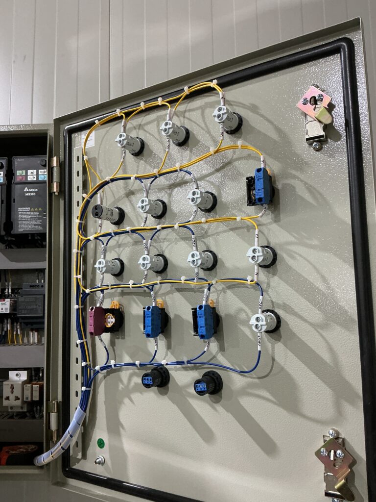 ตู้ Conveyor Control Panel สำหรับควบคุมเครื่องจักรอุตสาหกรรม