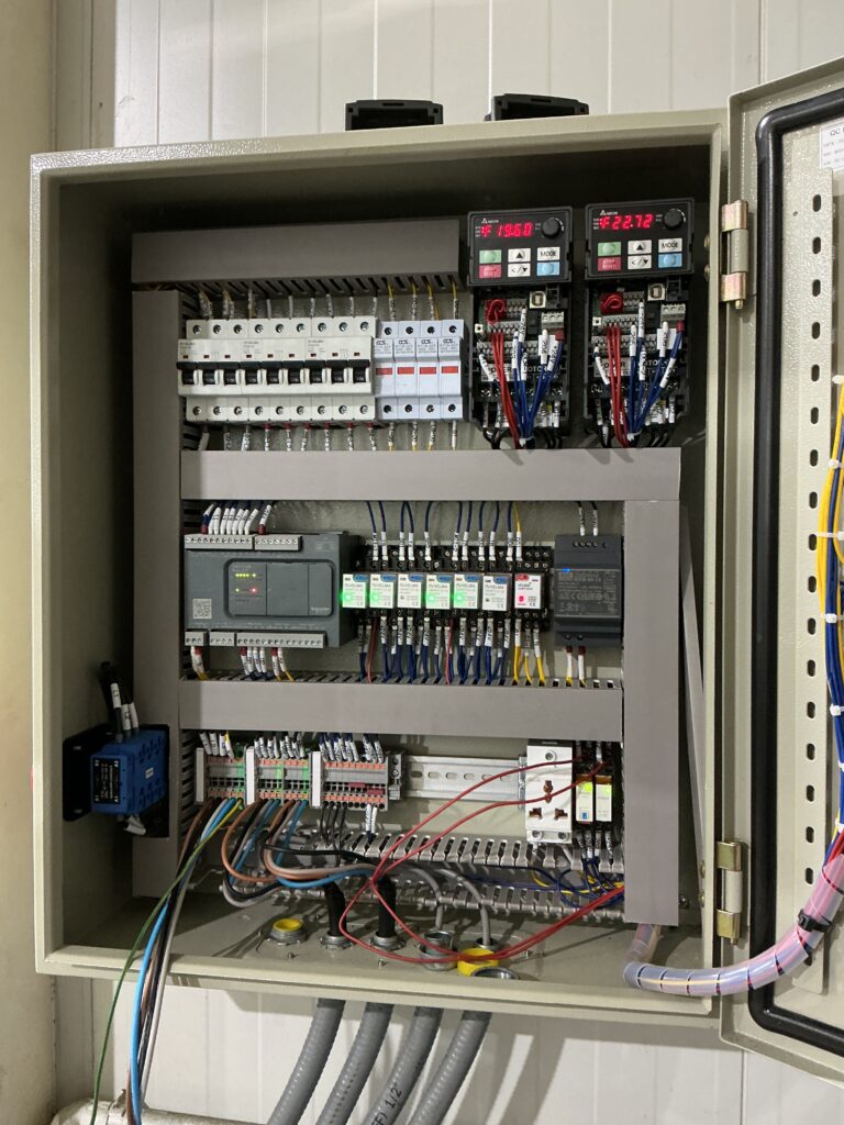 อุปกรณ์ไฟฟ้าและชุดควบคุมภายในตู้ Control Panel